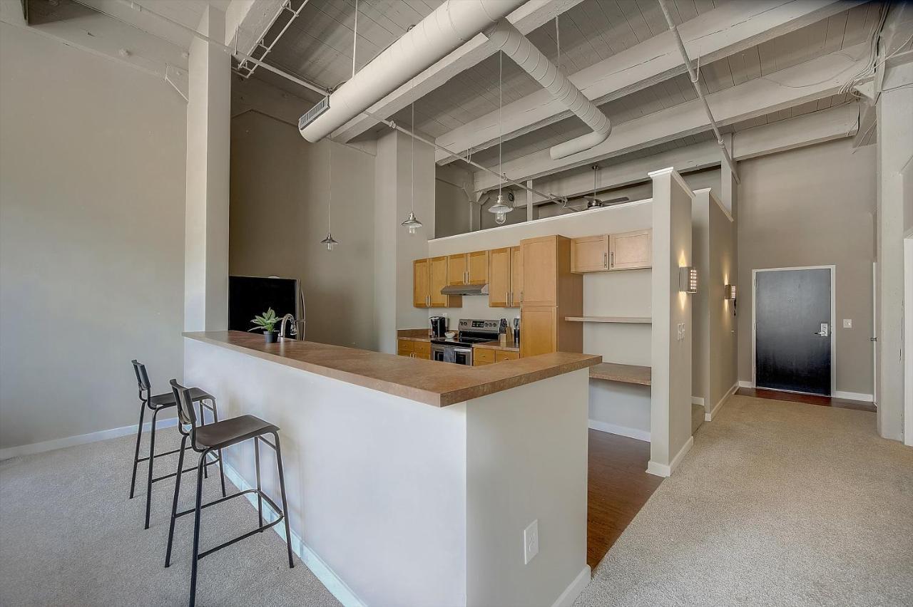 Frontdesk I Sycamore Place Apts Downtown Cincinnati Esterno foto